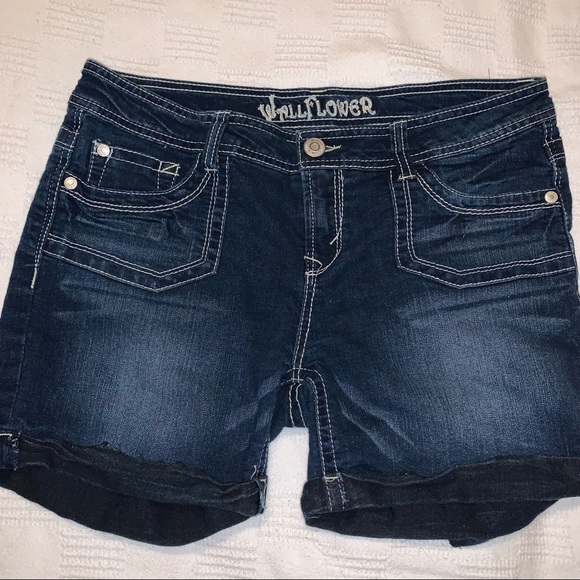 Wallflower Pants - Wallflower Juniors size 15 denim cuffed shorts